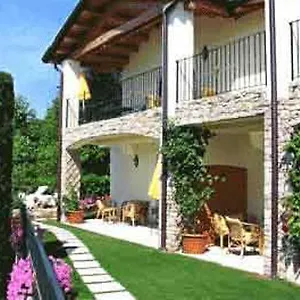 https://villa-giada-torri-del-benaco.hotelinveneto.com